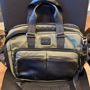 Tiki 17” Laptop Bag